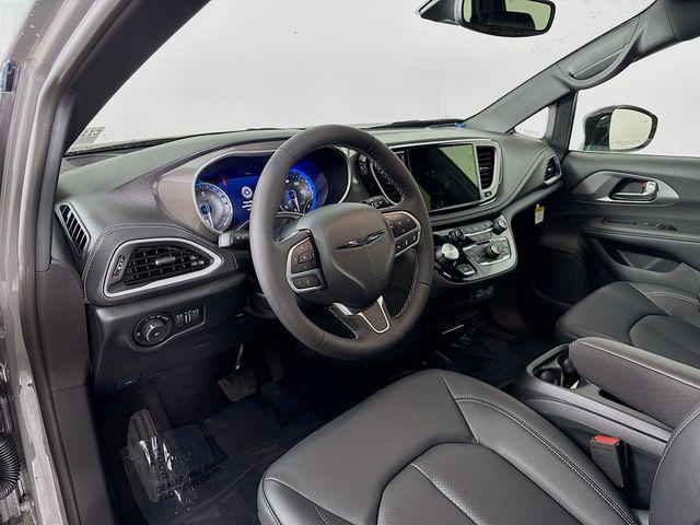 new 2025 Chrysler Pacifica car, priced at $43,527