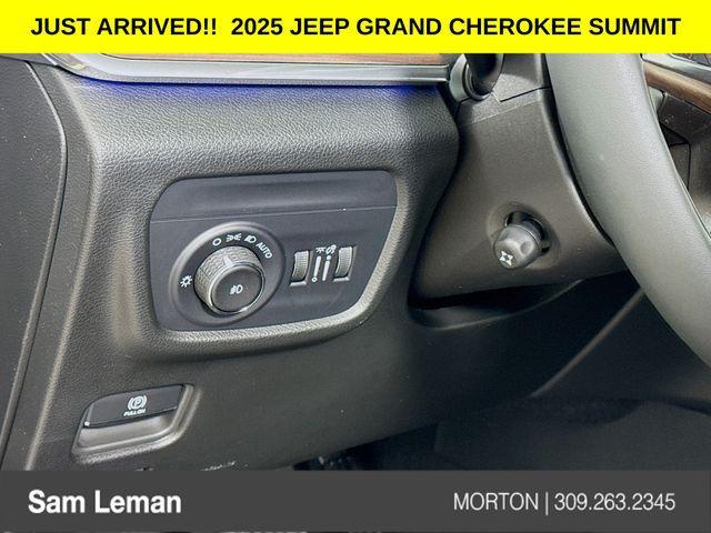 new 2025 Jeep Grand Cherokee car, priced at $56,985