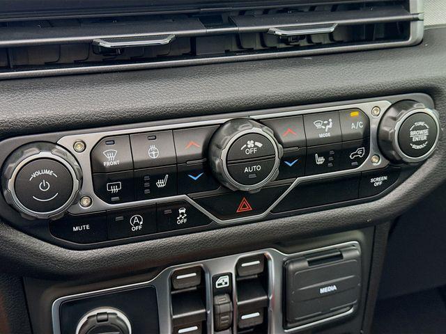 new 2025 Jeep Wrangler car, priced at $51,670