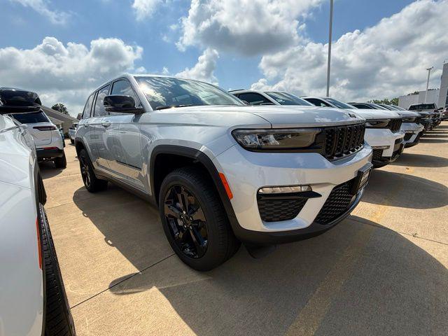 new 2025 Jeep Grand Cherokee car, priced at $45,230