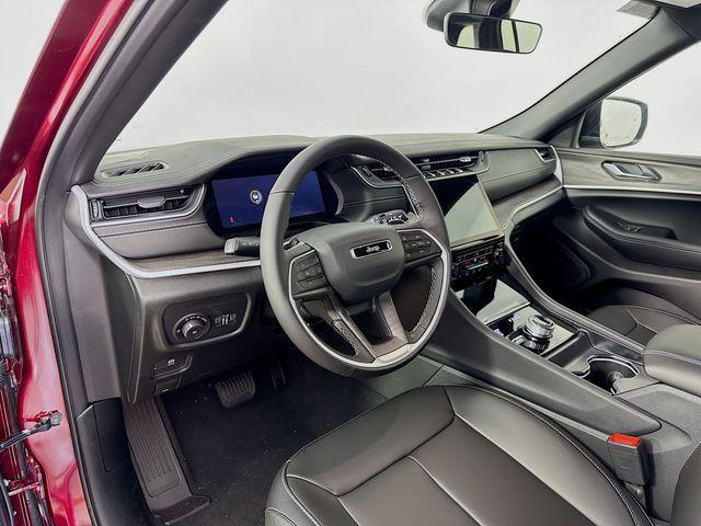 new 2025 Jeep Grand Cherokee car, priced at $41,476