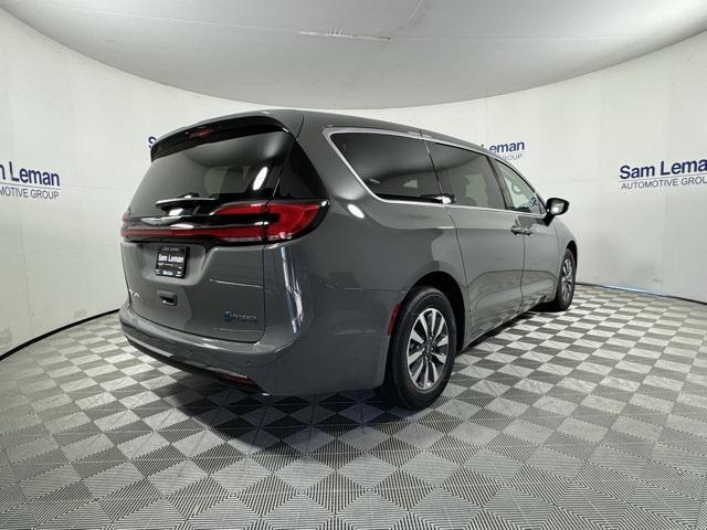 new 2024 Chrysler Pacifica Hybrid car, priced at $43,745