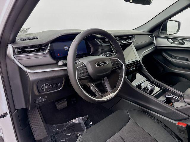 new 2025 Jeep Grand Cherokee car, priced at $34,682
