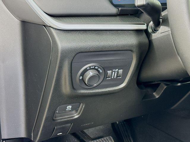 new 2025 Jeep Grand Cherokee car, priced at $34,682