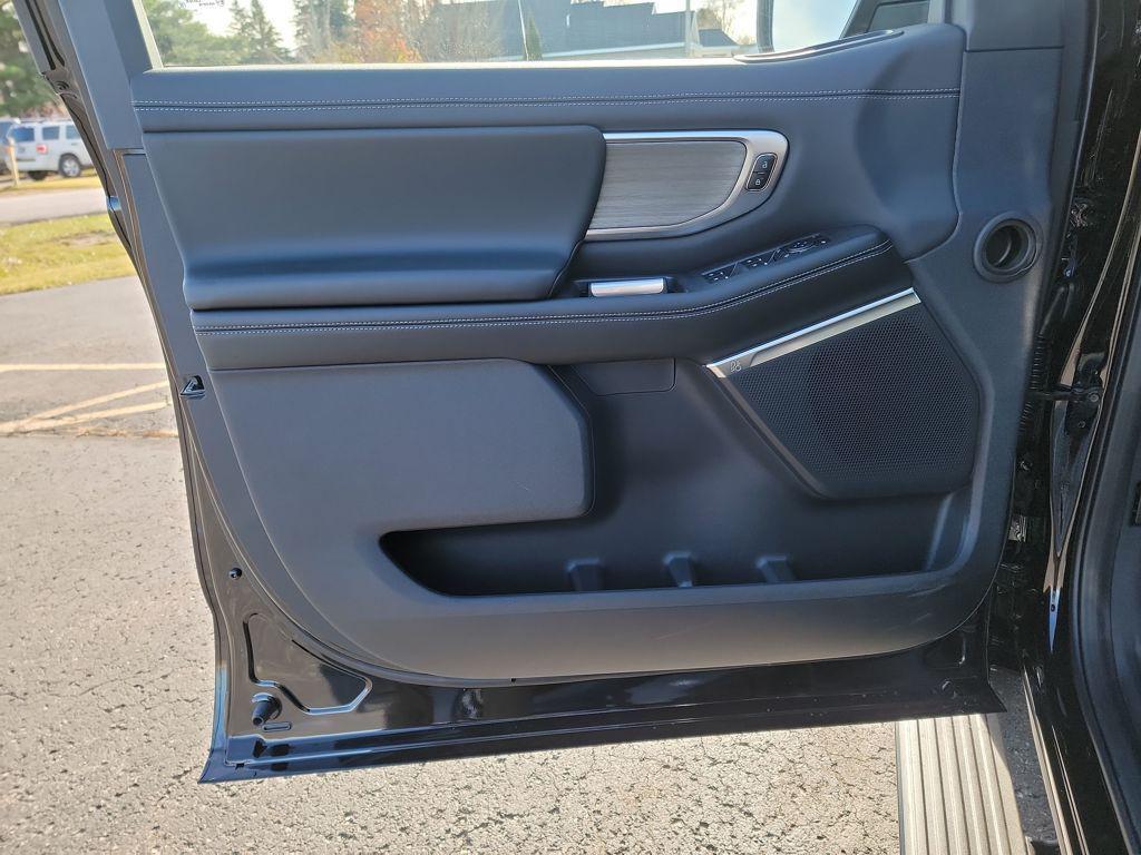 new 2025 Ford Expedition car, priced at $75,053