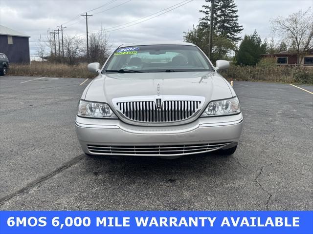 used 2007 Lincoln Town Car car, priced at $5,594