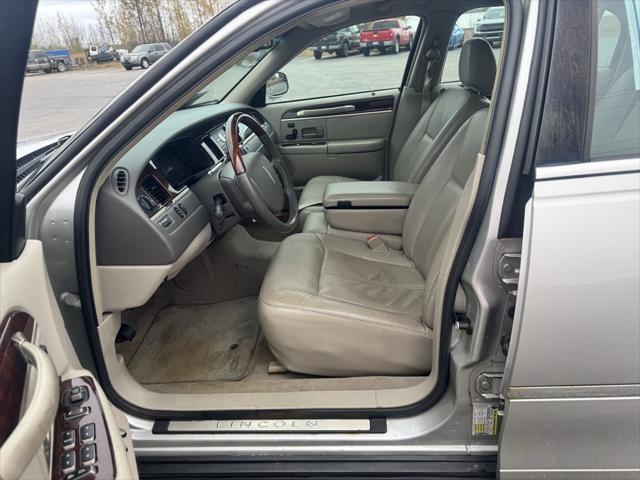 used 2007 Lincoln Town Car car, priced at $5,594