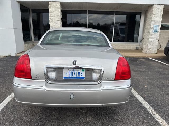 used 2007 Lincoln Town Car car, priced at $5,995