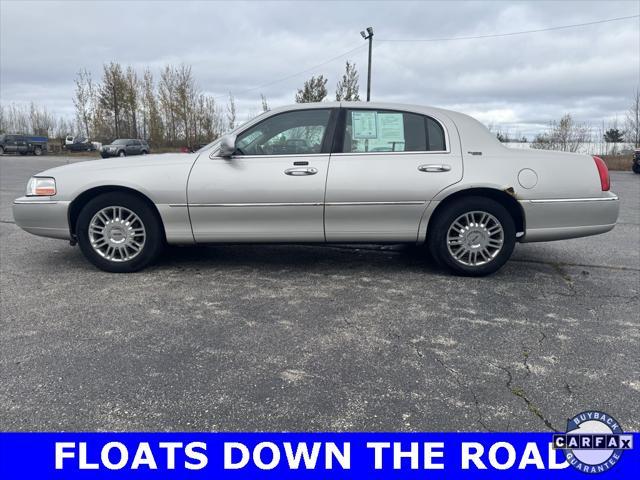 used 2007 Lincoln Town Car car, priced at $5,594