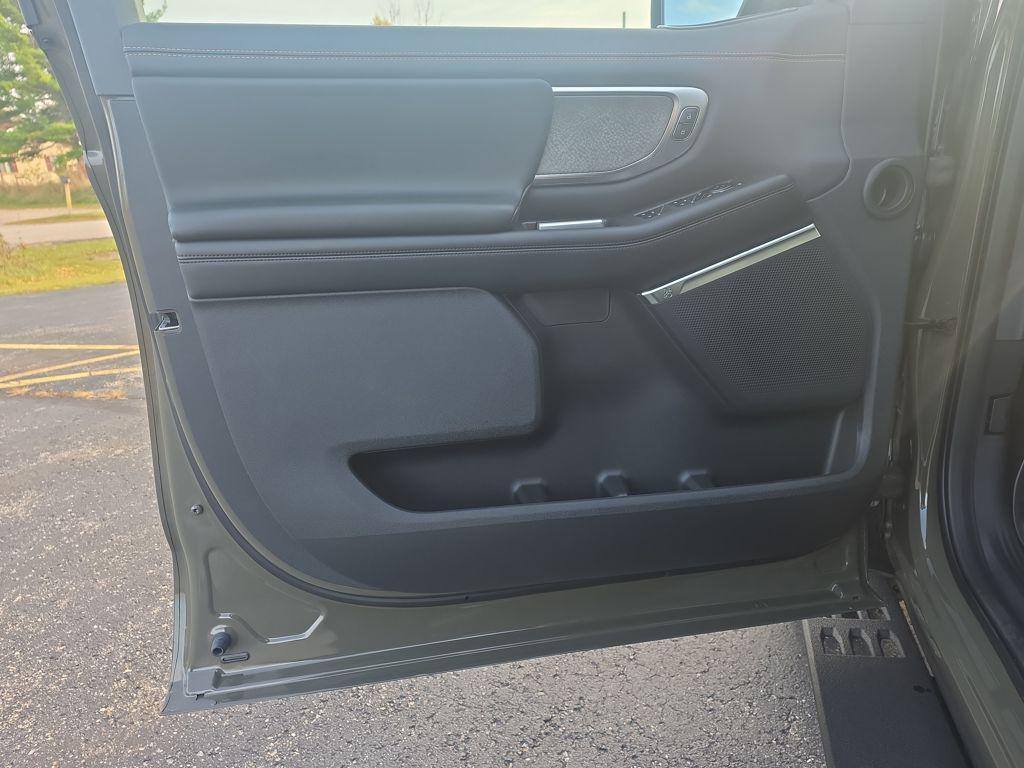 new 2025 Ford Expedition car, priced at $77,933