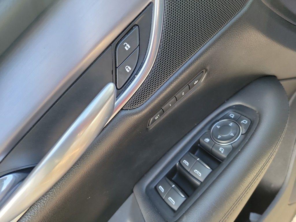 used 2019 Cadillac XT5 car, priced at $19,000