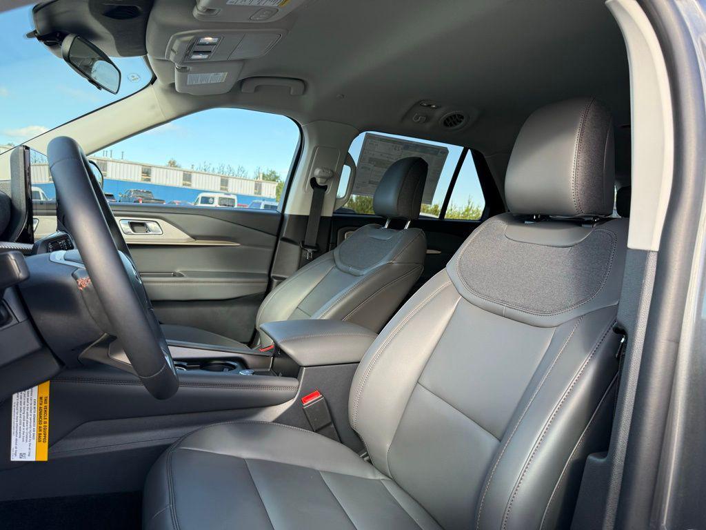 new 2025 Ford Explorer car, priced at $45,542