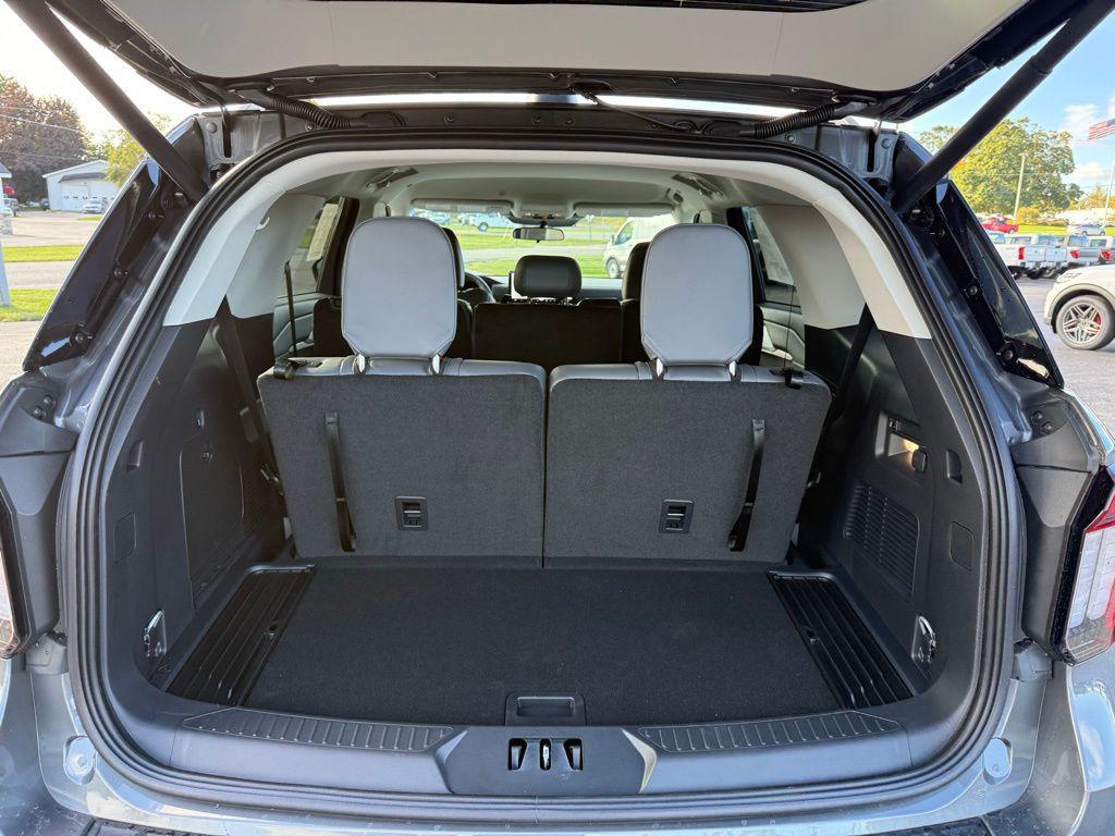 new 2025 Ford Explorer car, priced at $45,542