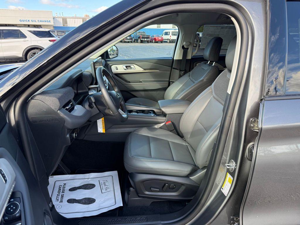 new 2025 Ford Explorer car, priced at $45,542