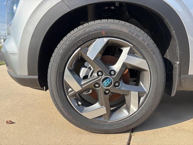 new 2025 Hyundai Venue car, priced at $24,385