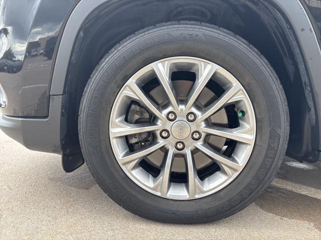 used 2019 Jeep Cherokee car, priced at $19,498