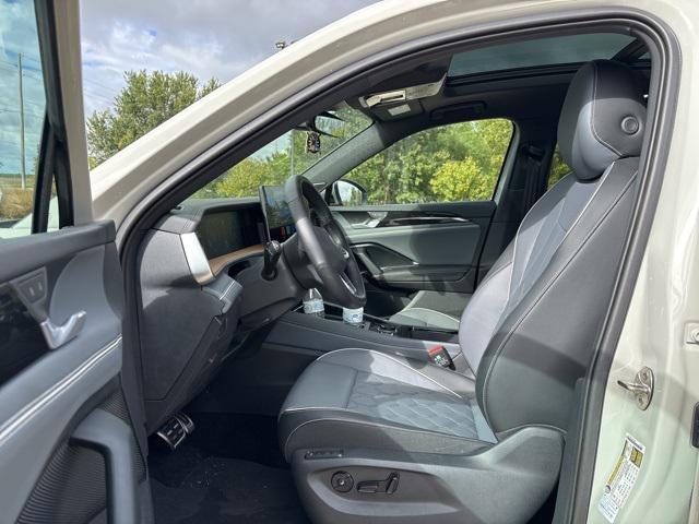 used 2025 Volkswagen Tiguan car, priced at $37,998