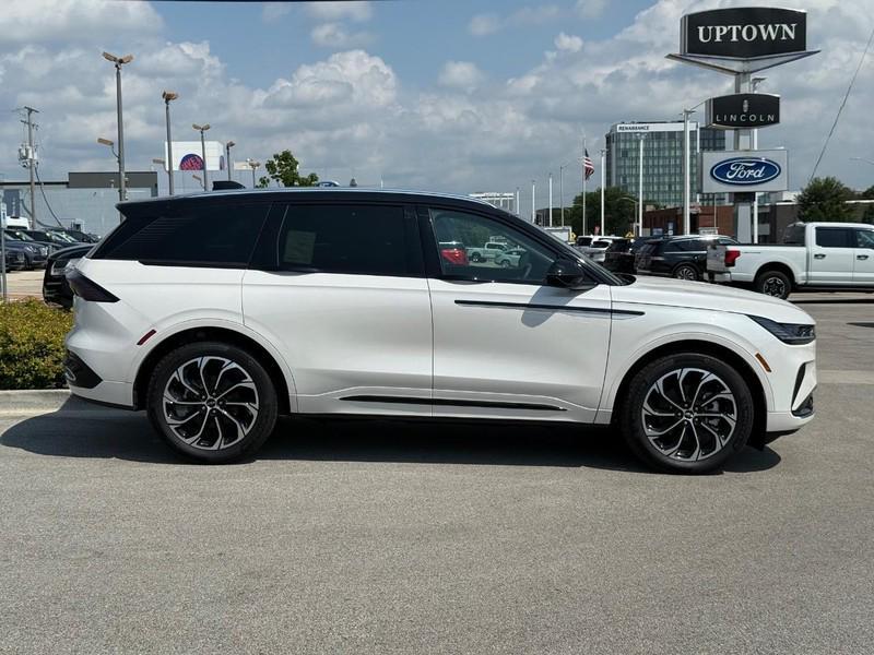 new 2025 Lincoln Nautilus car, priced at $62,837