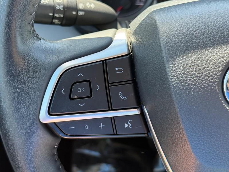 used 2022 Toyota Highlander car, priced at $29,995