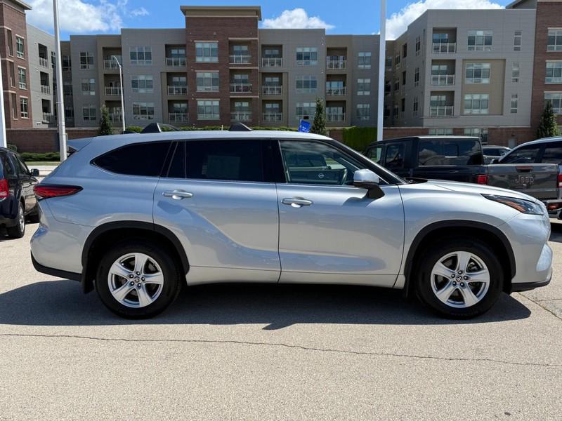 used 2022 Toyota Highlander car, priced at $29,995