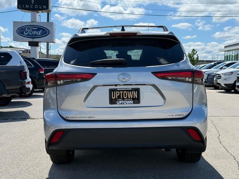 used 2022 Toyota Highlander car, priced at $29,995