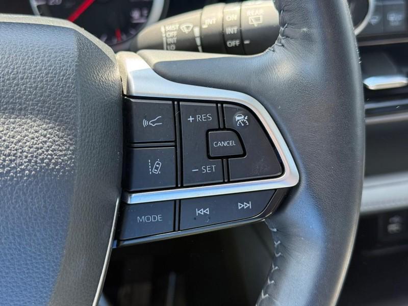 used 2022 Toyota Highlander car, priced at $29,995