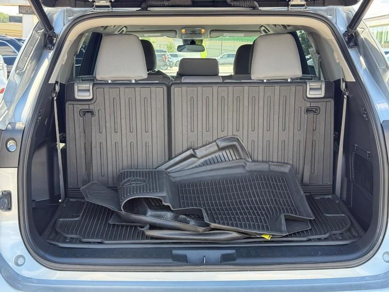 used 2022 Toyota Highlander car, priced at $29,995