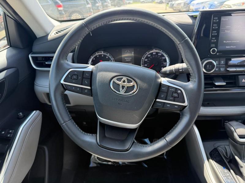 used 2022 Toyota Highlander car, priced at $29,995