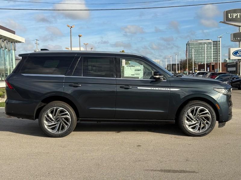 new 2025 Lincoln Navigator car, priced at $101,940