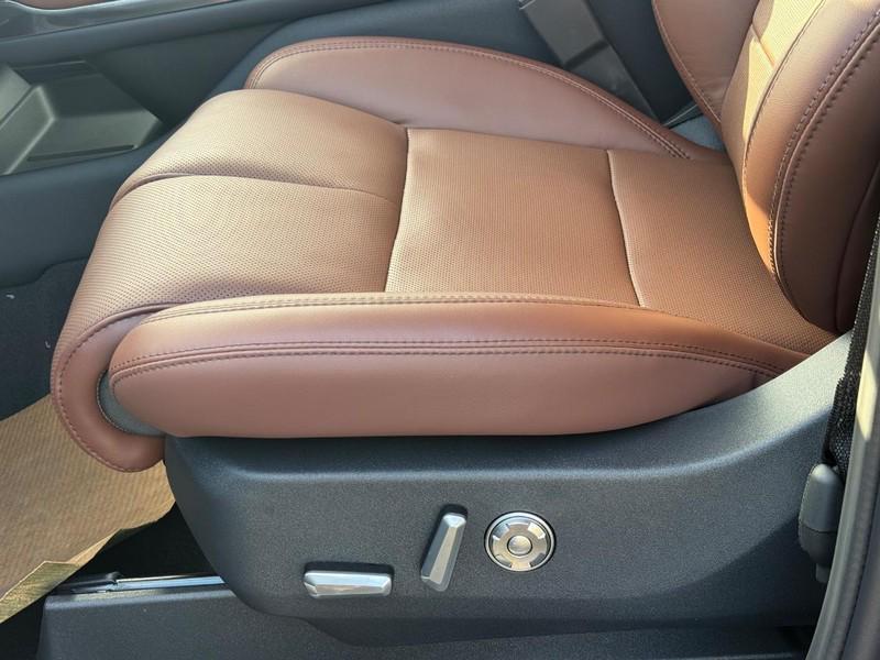 new 2025 Lincoln Navigator car, priced at $101,940