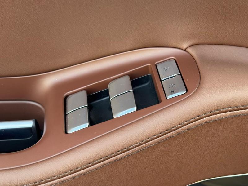 new 2025 Lincoln Navigator car, priced at $101,940