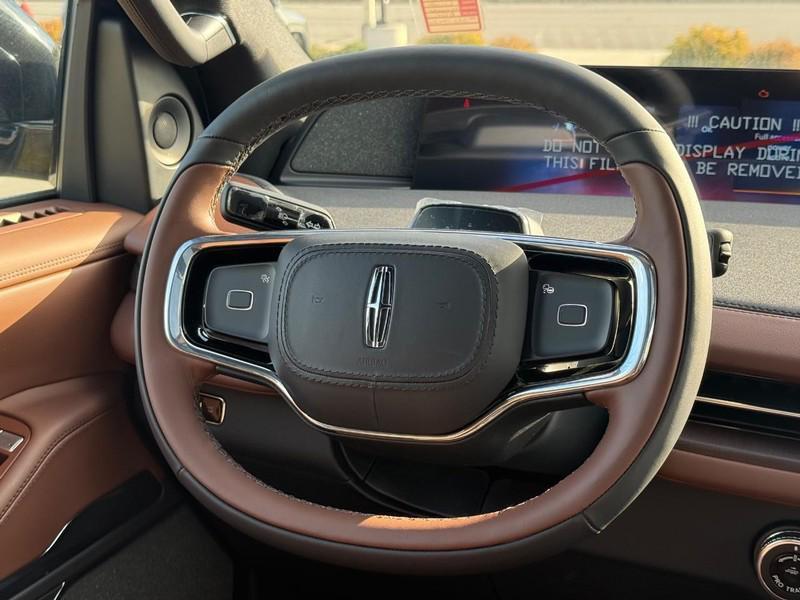 new 2025 Lincoln Navigator car, priced at $101,940