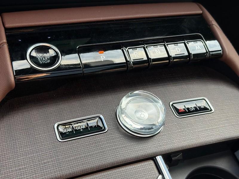 new 2025 Lincoln Navigator car, priced at $101,940