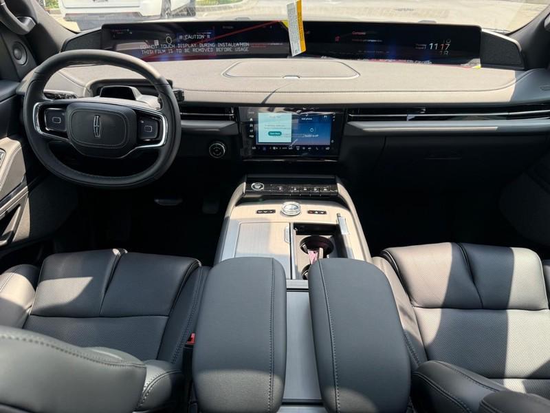 new 2025 Lincoln Navigator car, priced at $108,145