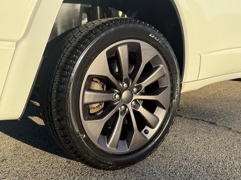 used 2019 Jeep Cherokee car