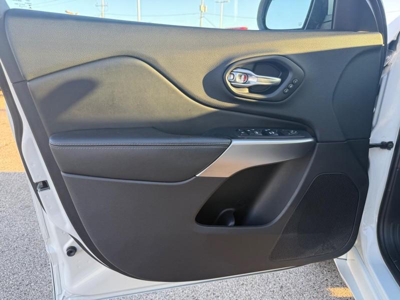 used 2019 Jeep Cherokee car