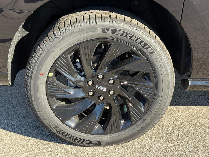new 2025 Lincoln Navigator car, priced at $110,125