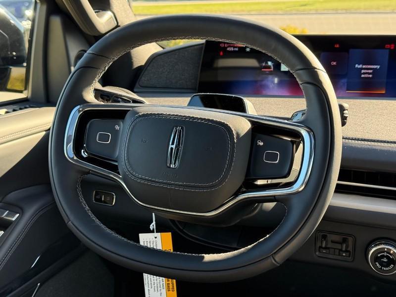new 2025 Lincoln Navigator car, priced at $110,125