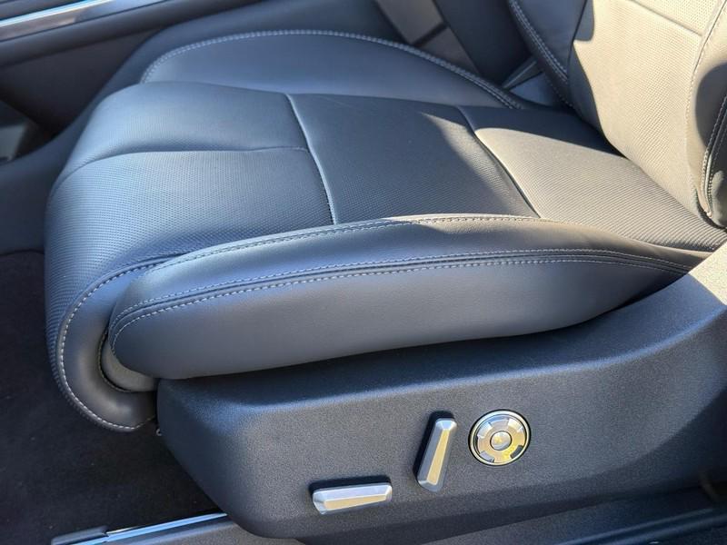new 2025 Lincoln Navigator car, priced at $110,125