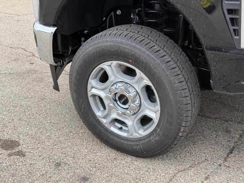 new 2025 Ford F-350 car, priced at $54,764