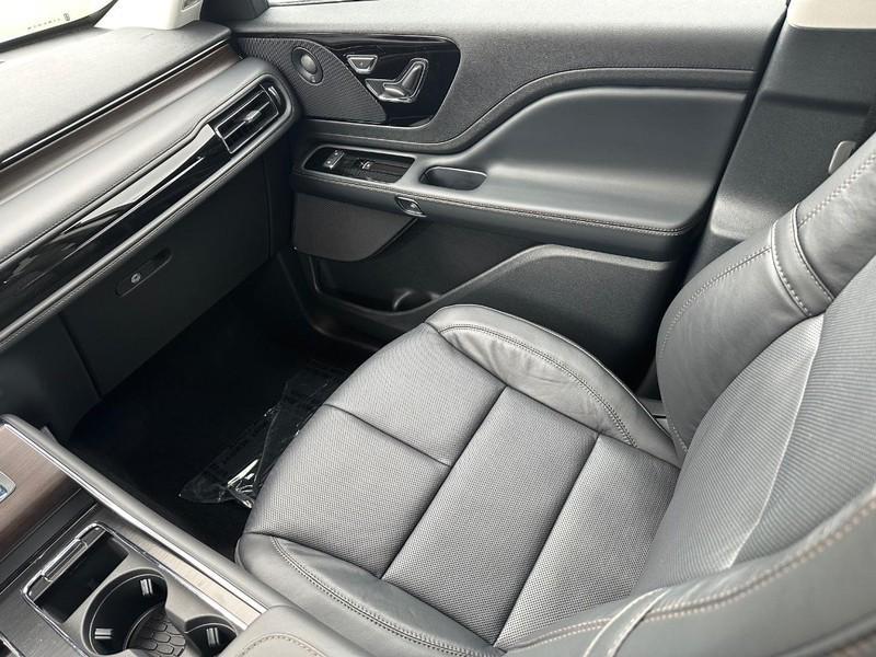 new 2025 Lincoln Aviator car, priced at $72,082