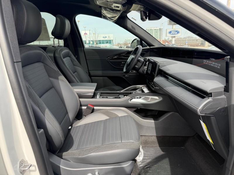 new 2025 Lincoln Nautilus car, priced at $67,056