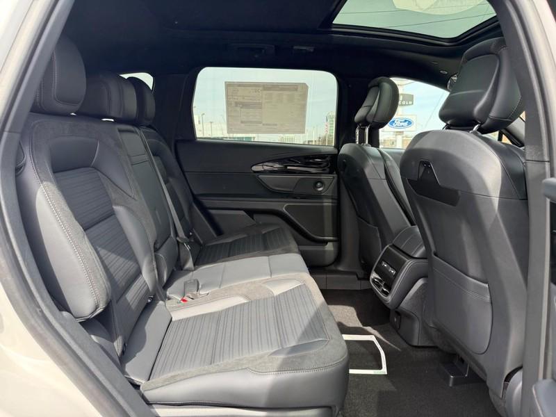 new 2025 Lincoln Nautilus car, priced at $67,056