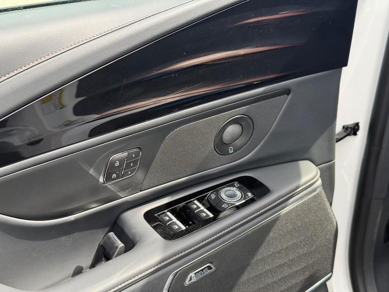 new 2025 Lincoln Nautilus car, priced at $67,056