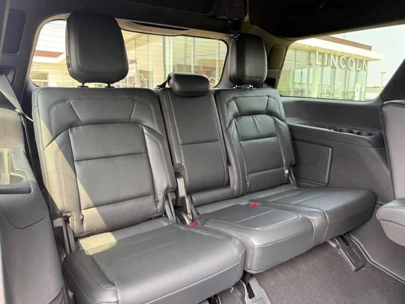 new 2025 Lincoln Navigator car, priced at $104,690