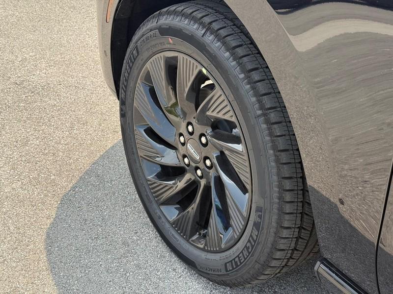 new 2025 Lincoln Navigator car, priced at $104,690