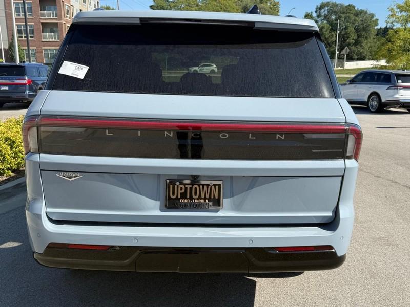 new 2025 Lincoln Navigator car, priced at $106,025