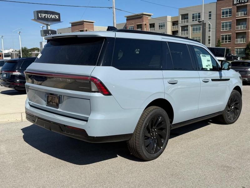new 2025 Lincoln Navigator car, priced at $106,025