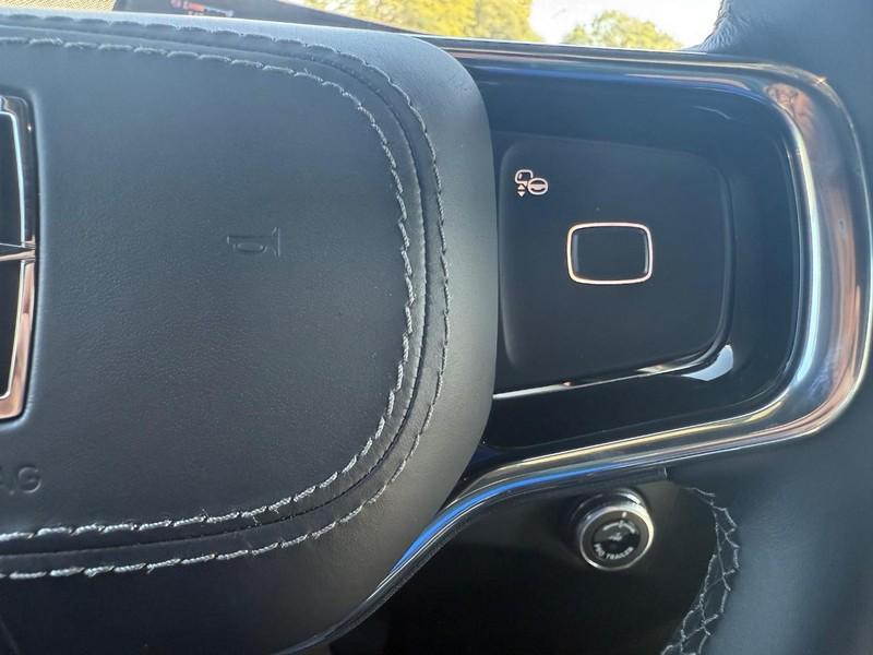 new 2025 Lincoln Navigator car, priced at $106,025