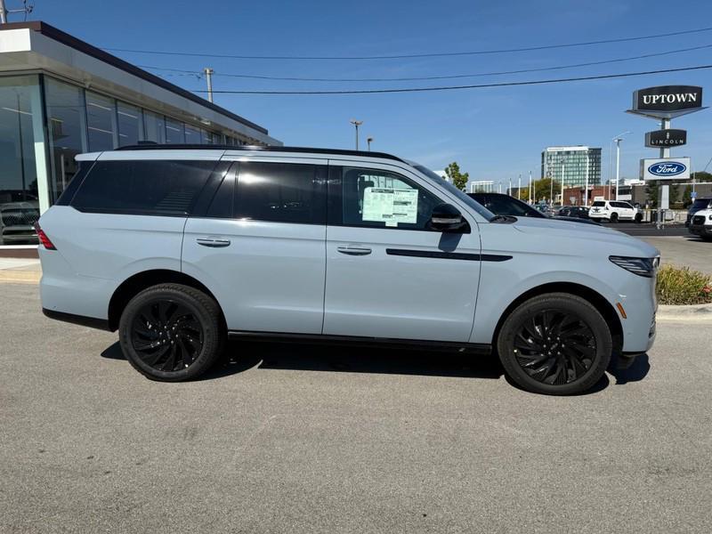 new 2025 Lincoln Navigator car, priced at $106,025